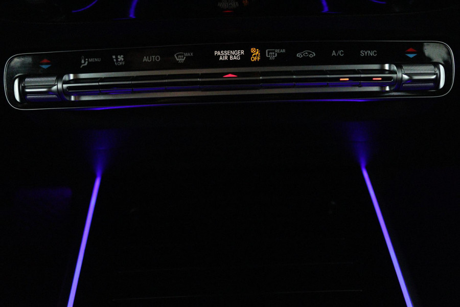 Mercedes-Benz GLA 180 Business Solution Luxury (SFEERVERLICHTING, STOELVERWARMING, CRUISE CONTROL, ACHTERUITRIJCAMERA)