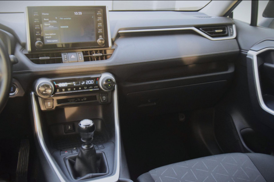 Toyota RAV4 2.0 VVT-iE Active 2000KG trekgewicht! TREKHAAK/APPLE CARPLAY/LED KOPLAMPEN