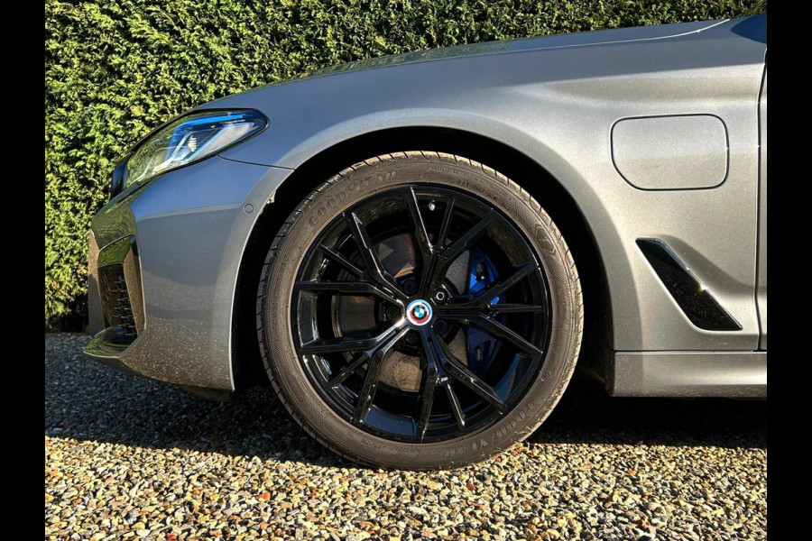 BMW 5 Serie Touring 530e xDrive BusinessEditionPlus Laser Schaalstoelen HUD !!NIEUWBINNEN!!