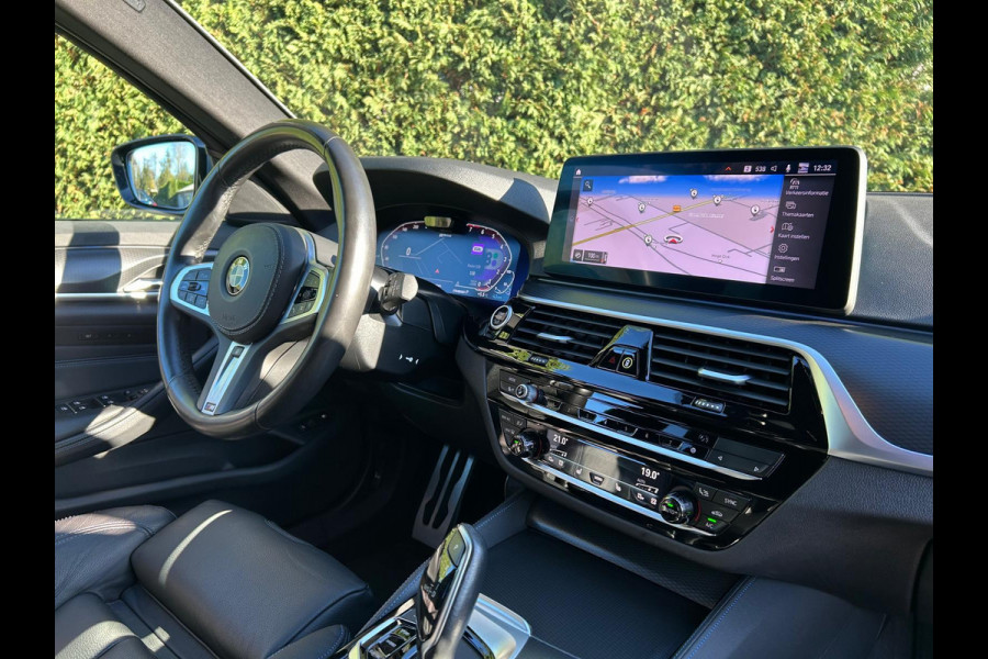 BMW 5 Serie Touring 530e xDrive BusinessEditionPlus Laser Schaalstoelen HUD !!NIEUWBINNEN!!
