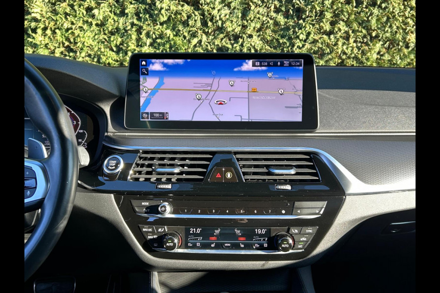 BMW 5 Serie Touring 530e xDrive BusinessEditionPlus Laser Schaalstoelen HUD !!NIEUWBINNEN!!
