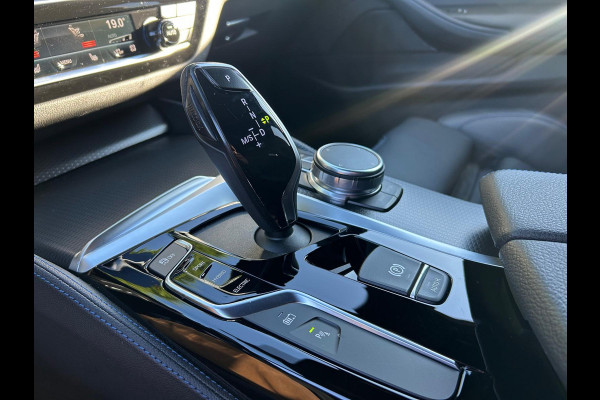 BMW 5 Serie Touring 530e xDrive BusinessEditionPlus Laser Schaalstoelen HUD !!NIEUWBINNEN!!