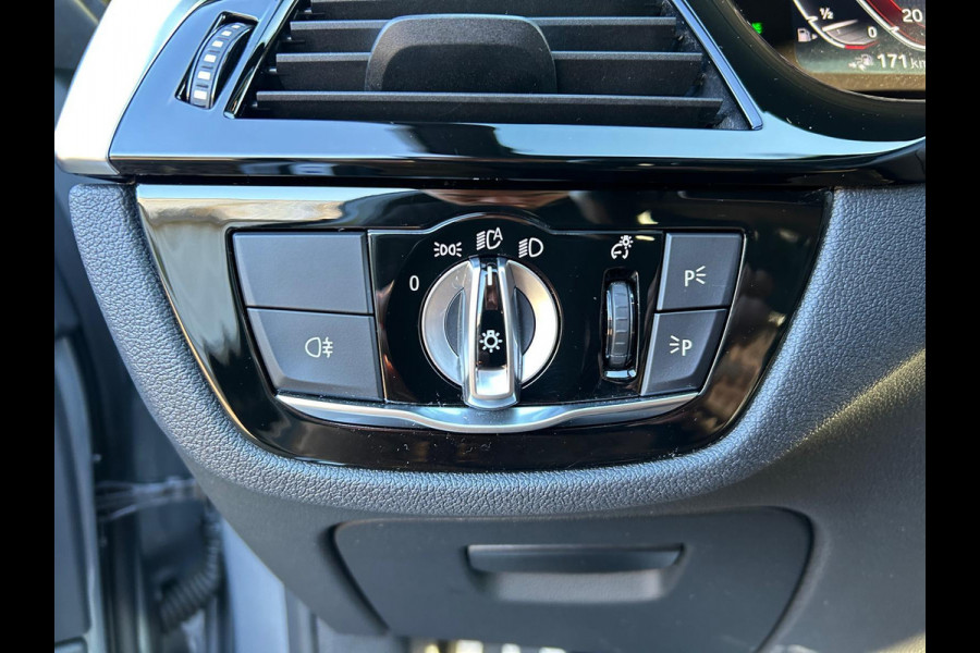 BMW 5 Serie Touring 530e xDrive BusinessEditionPlus Laser Schaalstoelen HUD !!NIEUWBINNEN!!