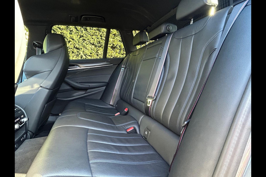 BMW 5 Serie Touring 530e xDrive BusinessEditionPlus Laser Schaalstoelen HUD !!NIEUWBINNEN!!