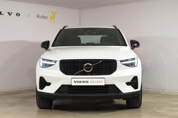 Volvo XC40 B4 211PK Automaat Plus Dark / Navigatie / Adaptive Cruise / Harman Kardon / Stuur- & Stoelverwarming / Elektrische achterklep / Achteruitrijcamera / Elektrische stoelverst. met geheugen
