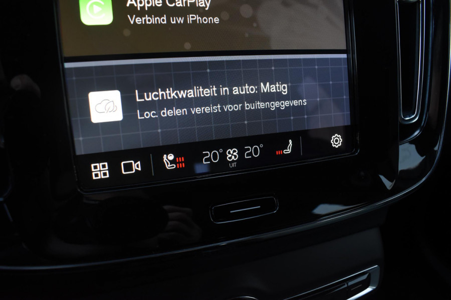 Volvo XC40 B4 211PK Automaat Plus Dark / Navigatie / Adaptive Cruise / Harman Kardon / Stuur- & Stoelverwarming / Elektrische achterklep / Achteruitrijcamera / Elektrische stoelverst. met geheugen