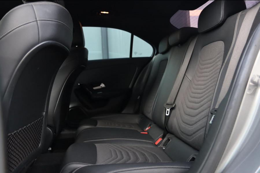 Mercedes-Benz A-Klasse 200 Business Solution / CAMERA / CARPLAY / NAP!