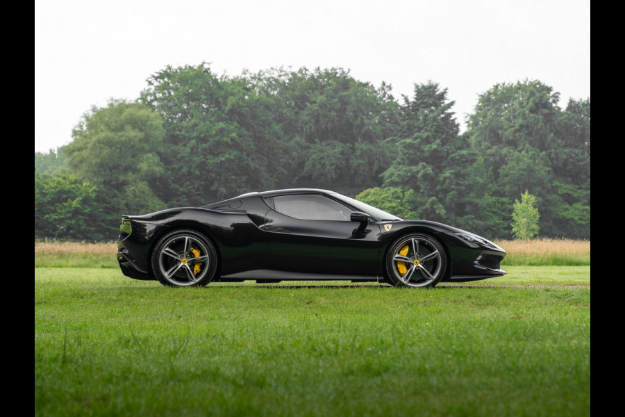 Ferrari 296 GTB 3.0 V6 | Lift | CarPlay | Racing Seats | Adapt. koplampen