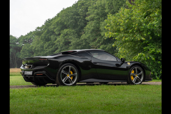 Ferrari 296 GTB 3.0 V6 | Lift | CarPlay | Racing Seats | Adapt. koplampen