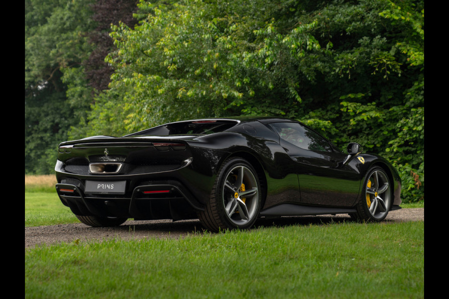 Ferrari 296 GTB 3.0 V6 | Lift | CarPlay | Racing Seats | Adapt. koplampen