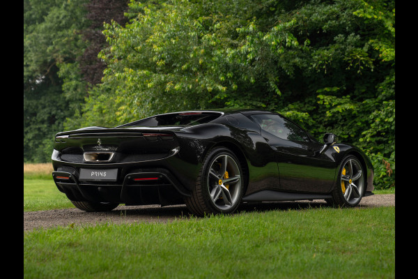 Ferrari 296 GTB 3.0 V6 | Lift | CarPlay | Racing Seats | Adapt. koplampen