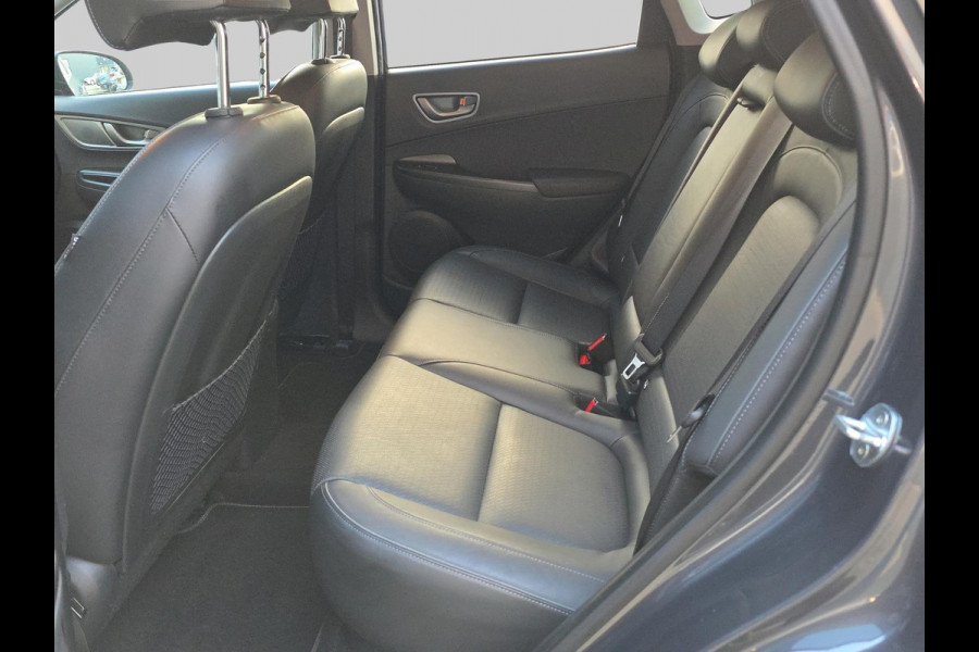 Hyundai Kona EV Premium 64 kWh | Automaat | Stoelverwarming/koeling |Stuurverwarming | Volleder | Headup Display |