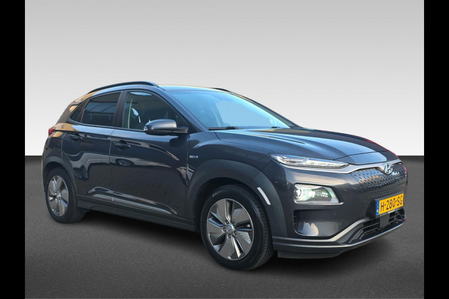 Hyundai Kona EV Premium 64 kWh | Automaat | Stoelverwarming/koeling |Stuurverwarming | Volleder | Headup Display |