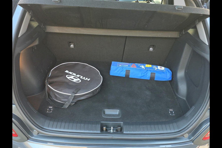 Hyundai Kona EV Premium 64 kWh | Automaat | Stoelverwarming/koeling |Stuurverwarming | Volleder | Headup Display |