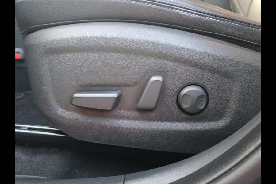 Hyundai Kona EV Premium 64 kWh | Automaat | Stoelverwarming/koeling |Stuurverwarming | Volleder | Headup Display |