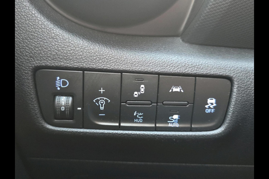 Hyundai Kona EV Premium 64 kWh | Automaat | Stoelverwarming/koeling |Stuurverwarming | Volleder | Headup Display |