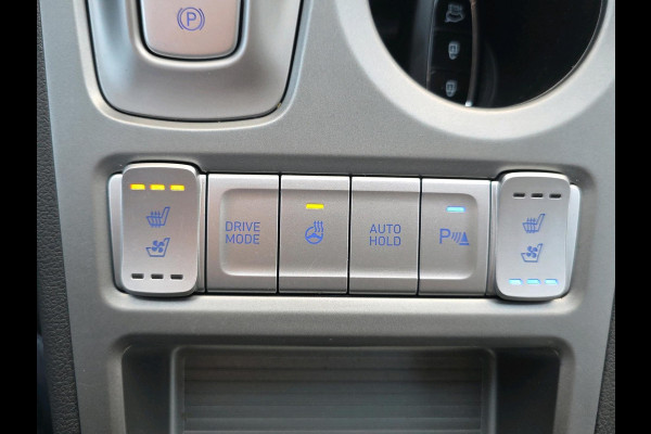 Hyundai Kona EV Premium 64 kWh | Automaat | Stoelverwarming/koeling |Stuurverwarming | Volleder | Headup Display |