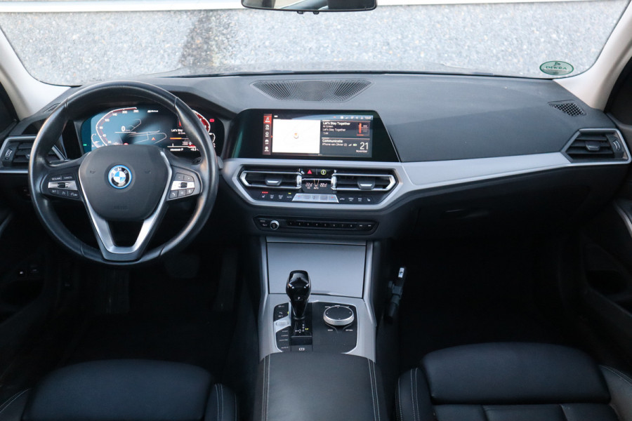BMW 3 Serie Touring 330e xDrive Business Edition Plus Pano dak / Laser / Sportstoelen / Leder /