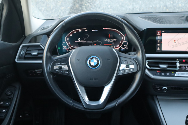 BMW 3 Serie Touring 330e xDrive Business Edition Plus Pano dak / Laser / Sportstoelen / Leder /