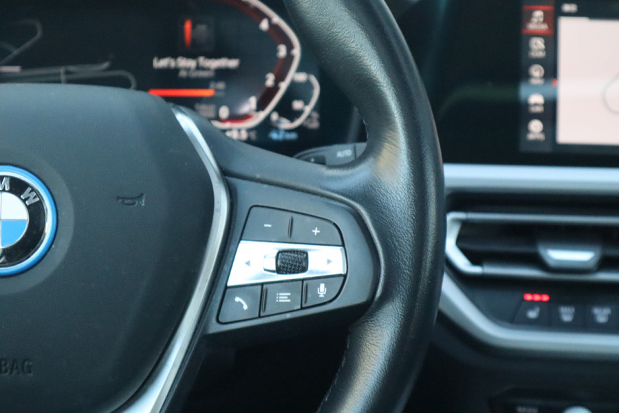 BMW 3 Serie Touring 330e xDrive Business Edition Plus Pano dak / Laser / Sportstoelen / Leder /