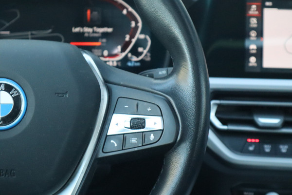 BMW 3 Serie Touring 330e xDrive Business Edition Plus Pano dak / Laser / Sportstoelen / Leder /