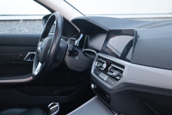 BMW 3 Serie Touring 330e xDrive Business Edition Plus Pano dak / Laser / Sportstoelen / Leder /
