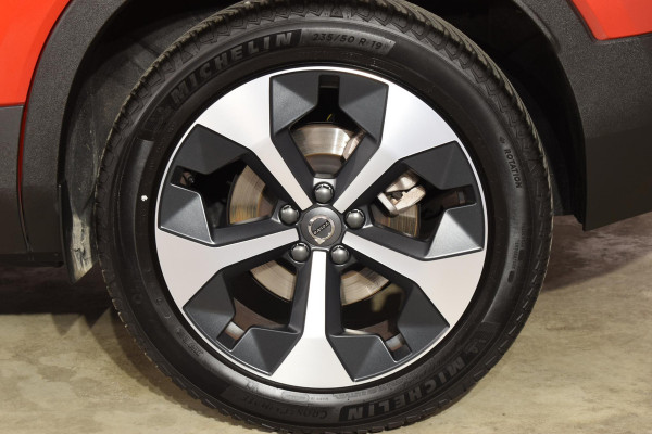 Volvo XC40 B4 211PK Automaat Plus Dark / Navigatie / Adaptive Cruise / Harman Kardon / Stuur- & Stoelverwarming / Elektrische achterklep / Achteruitrijcamera / Elektrische stoelverst. met geheugen