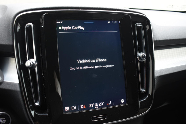 Volvo XC40 B4 211PK Automaat Plus Dark / Navigatie / Adaptive Cruise / Harman Kardon / Stuur- & Stoelverwarming / Elektrische achterklep / Achteruitrijcamera / Elektrische stoelverst. met geheugen