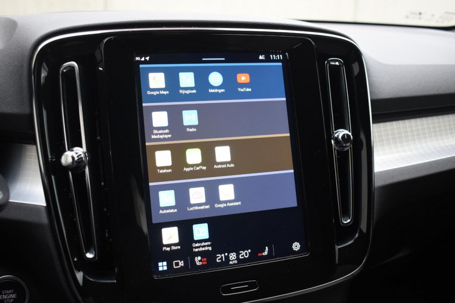 Volvo XC40 B4 211PK Automaat Plus Dark / Navigatie / Adaptive Cruise / Harman Kardon / Stuur- & Stoelverwarming / Elektrische achterklep / Achteruitrijcamera / Elektrische stoelverst. met geheugen