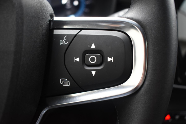 Volvo XC40 B4 211PK Automaat Plus Dark / Navigatie / Adaptive Cruise / Harman Kardon / Stuur- & Stoelverwarming / Elektrische achterklep / Achteruitrijcamera / Elektrische stoelverst. met geheugen