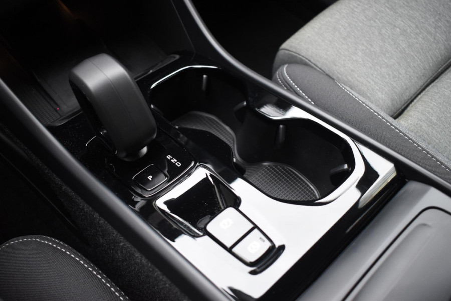 Volvo XC40 B4 211PK Automaat Plus Dark / Navigatie / Adaptive Cruise / Harman Kardon / Stuur- & Stoelverwarming / Elektrische achterklep / Achteruitrijcamera / Elektrische stoelverst. met geheugen