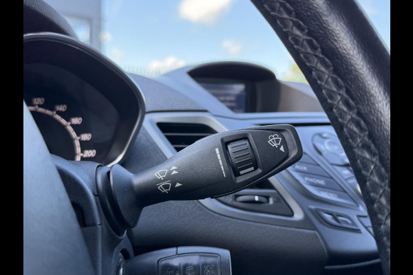 Ford Fiesta 1.0 EcoBoost Titanium 1e Eigenaar,Trekhaak,Airco,Weinig km,Distributie recent vervangen,5 Deurs,Nieuwe Apk bij Aflevering