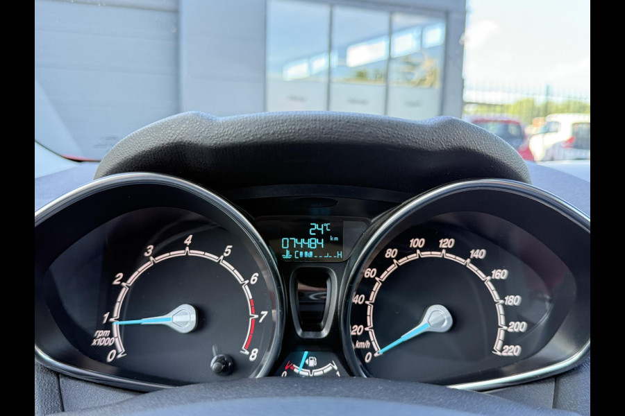 Ford Fiesta 1.0 EcoBoost Titanium 1e Eigenaar,Trekhaak,Airco,Weinig km,Distributie recent vervangen,5 Deurs,Nieuwe Apk bij Aflevering