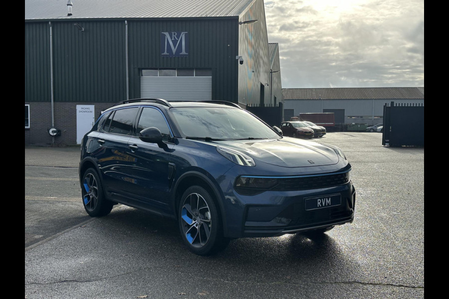 Lynk & Co 01 1.5 | 11.000KM! PHEV PLUG-IN HYBRIDE | COMPLETE AUTO / ZWARTE HEMEL | ELEKTRISCH PANORAMADAK | FULL OPTIONS | LYNK & CO GARANTIE T/M 4-2028 | RIJKLAAR GELEVERD | BTW VERREKENBAAR