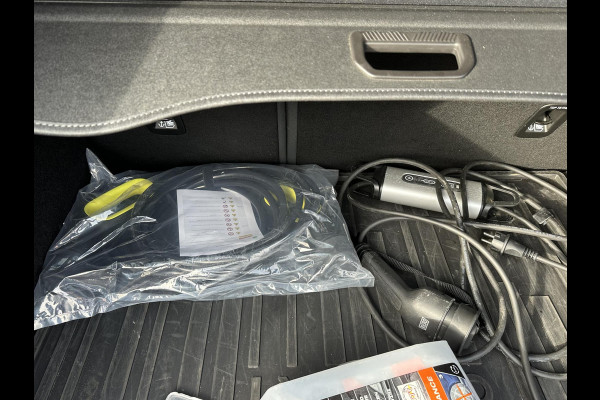 Lynk & Co 01 1.5 | 11.000KM! PHEV PLUG-IN HYBRIDE | COMPLETE AUTO / ZWARTE HEMEL | ELEKTRISCH PANORAMADAK | FULL OPTIONS | LYNK & CO GARANTIE T/M 4-2028 | RIJKLAAR GELEVERD | BTW VERREKENBAAR