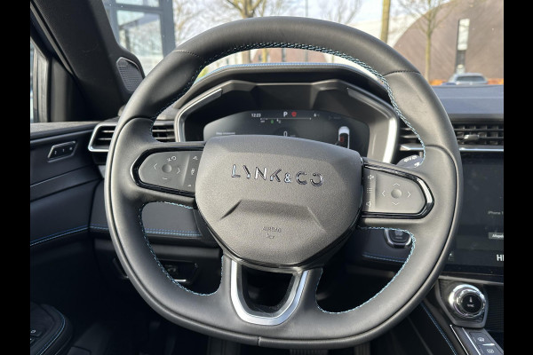 Lynk & Co 01 1.5 | 11.000KM! PHEV PLUG-IN HYBRIDE | COMPLETE AUTO / ZWARTE HEMEL | ELEKTRISCH PANORAMADAK | FULL OPTIONS | LYNK & CO GARANTIE T/M 4-2028 | RIJKLAAR GELEVERD | BTW VERREKENBAAR