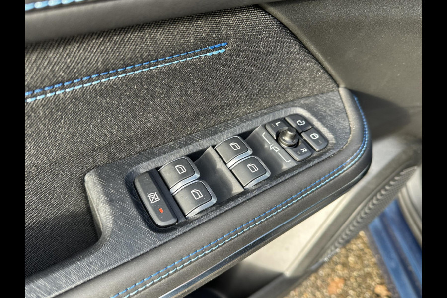 Lynk & Co 01 1.5 | 11.000KM! PHEV PLUG-IN HYBRIDE | COMPLETE AUTO / ZWARTE HEMEL | ELEKTRISCH PANORAMADAK | FULL OPTIONS | LYNK & CO GARANTIE T/M 4-2028 | RIJKLAAR GELEVERD | BTW VERREKENBAAR