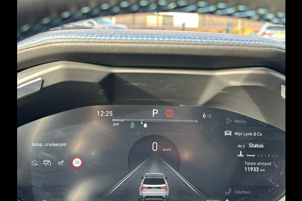 Lynk & Co 01 1.5 | 11.000KM! PHEV PLUG-IN HYBRIDE | COMPLETE AUTO / ZWARTE HEMEL | ELEKTRISCH PANORAMADAK | FULL OPTIONS | LYNK & CO GARANTIE T/M 4-2028 | RIJKLAAR GELEVERD | BTW VERREKENBAAR