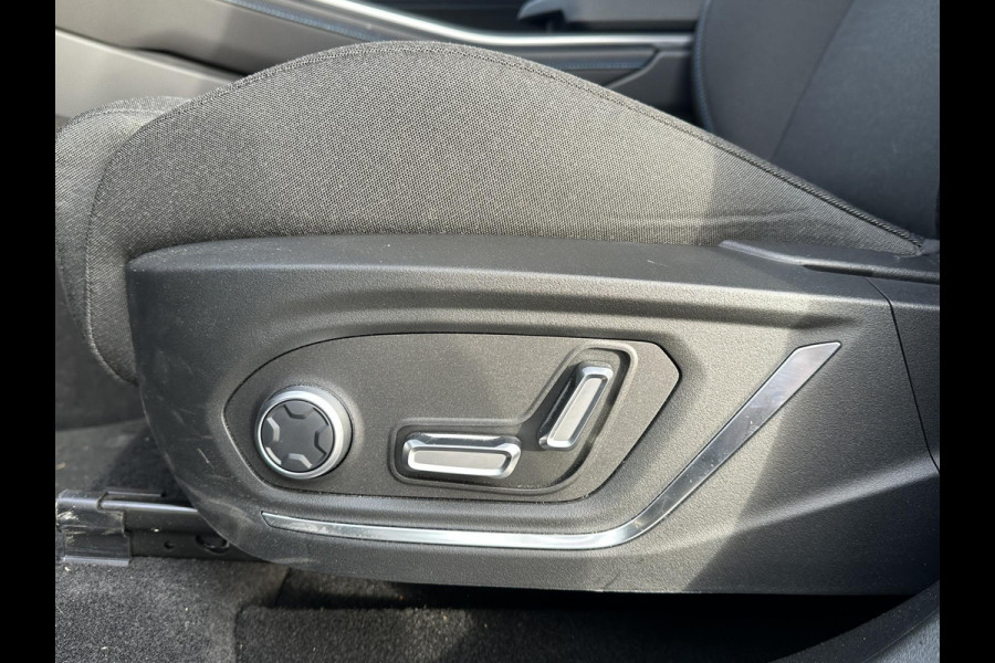 Lynk & Co 01 1.5 | 11.000KM! PHEV PLUG-IN HYBRIDE | COMPLETE AUTO / ZWARTE HEMEL | ELEKTRISCH PANORAMADAK | FULL OPTIONS | LYNK & CO GARANTIE T/M 4-2028 | RIJKLAAR GELEVERD | BTW VERREKENBAAR