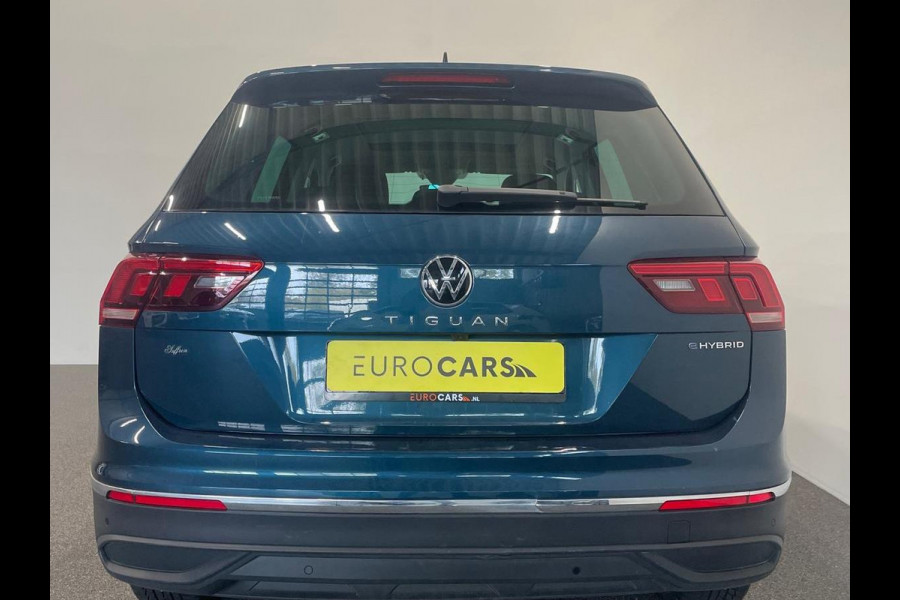 Volkswagen Tiguan 1.4 TSI 245pk eHybrid Life Business Panoramadak Navigatie Apple Carplay/Android Auto Camera Parkeersensoren Adaptive Cruise Control Elektrische achterklep Virtual Cockpit Lichtmetalen velgen Climate Control