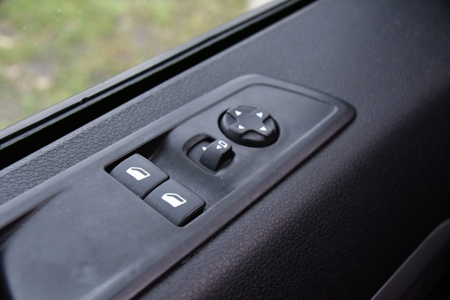 Peugeot Expert 2.0 BlueHDI 120 Long Asphalt DC 360 Camera, Cruise, Carplay, 2 x Schuifdeur, Multimedia, 122pk, Trekhaak, Sensoren, Uniek!