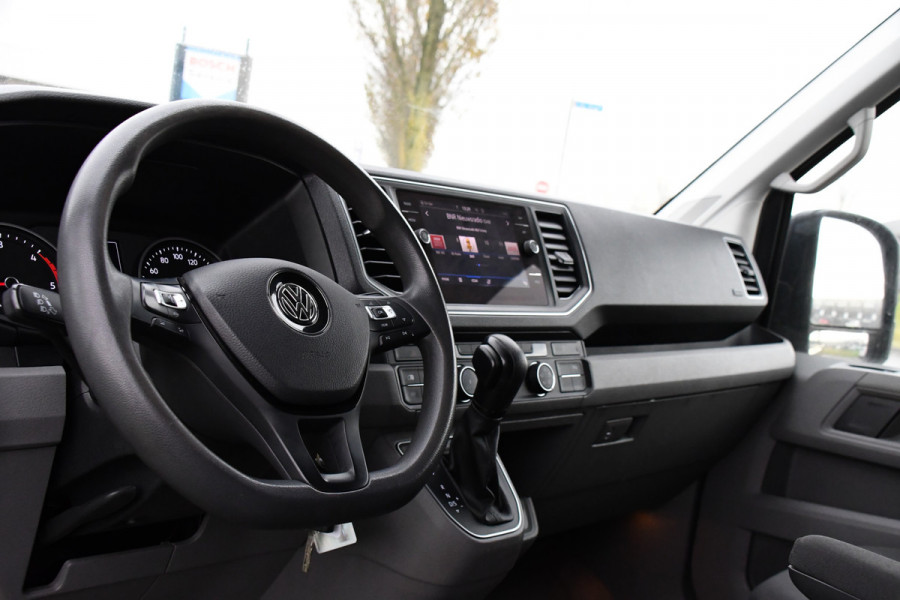 Volkswagen Crafter 35 2.0 TDI L3H2 PB Edition Adaptieve Cruise, Camera, Sensoren, 177pk, Automaat, LED, Multimedia, Trekhaak, Uniek!