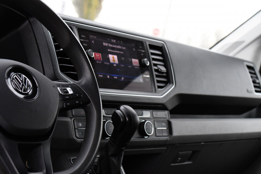 Volkswagen Crafter 35 2.0 TDI L3H2 PB Edition Adaptieve Cruise, Camera, Sensoren, 177pk, Automaat, LED, Multimedia, Trekhaak, Uniek!