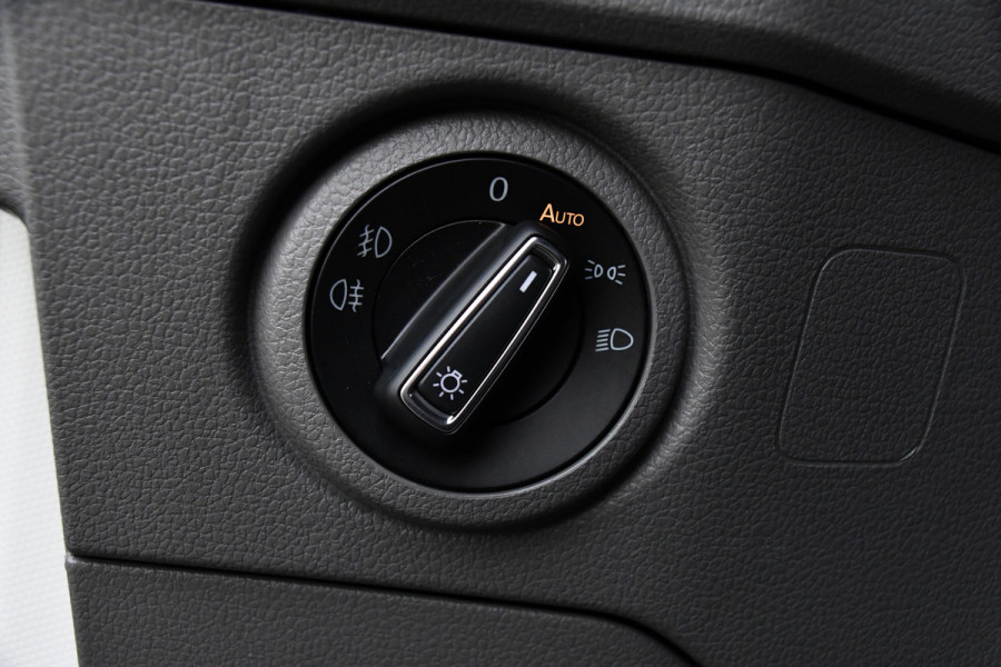 Volkswagen Crafter 35 2.0 TDI L3H2 PB Edition Adaptieve Cruise, Camera, Sensoren, 177pk, Automaat, LED, Multimedia, Trekhaak, Uniek!