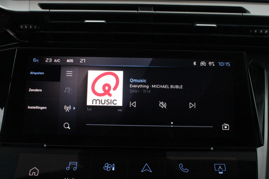 Peugeot 308 SW 1.2 Hybrid 145PK e-DCS6 ALLURE | AGR COMFORT STOELEN | AFNEEMBARE TREKHAAK | KEYLESS ENTRY/START | NAVIGATIE | DRAADLOZE APPLE CARPLAY/ANDROID AUTO | ACHTERUITRIJ CAMERA | STOEL/STUUR VERWARMING | LICHTMETALEN VELGEN 17" | ADAPTIVE CRUISE CONTROL | DAB+ RADIO |