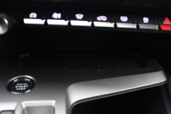 Peugeot 308 SW 1.2 Hybrid 145PK e-DCS6 ALLURE | AGR COMFORT STOELEN | AFNEEMBARE TREKHAAK | KEYLESS ENTRY/START | NAVIGATIE | DRAADLOZE APPLE CARPLAY/ANDROID AUTO | ACHTERUITRIJ CAMERA | STOEL/STUUR VERWARMING | LICHTMETALEN VELGEN 17" | ADAPTIVE CRUISE CONTROL | DAB+ RADIO |