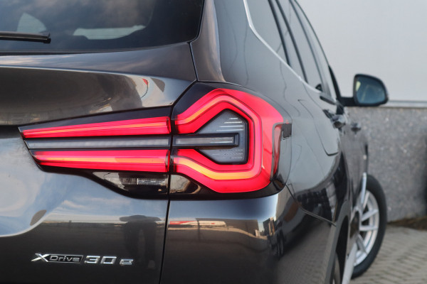 BMW X3 xDrive30e Business Edition Plus Pano Dak / Leder / 360 camera / HiFi /