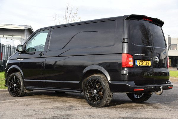Volkswagen Transporter 2.0 TDI L1H1 Black Edition Cruise, Stoelverwarming, 150pk, Automaat, Sensoren, Trekhaak, Standkachel, Uniek!