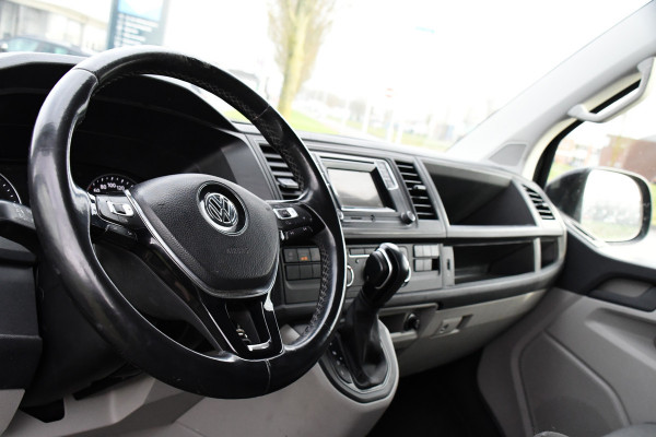 Volkswagen Transporter 2.0 TDI L1H1 Black Edition Cruise, Stoelverwarming, 150pk, Automaat, Sensoren, Trekhaak, Standkachel, Uniek!