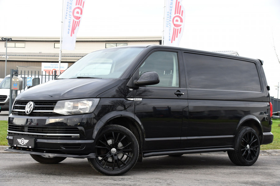 Volkswagen Transporter 2.0 TDI L1H1 Black Edition Cruise, Stoelverwarming, 150pk, Automaat, Sensoren, Trekhaak, Standkachel, Uniek!